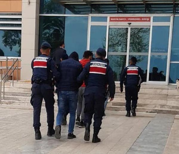 İzmir'de 2 ayrı ilkokuldan hırsızlığa 3 tutuklama