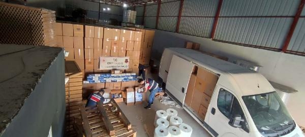 İzmir'de 34 milyon adet makaron ele geçirildi