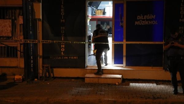 İzmir'de müzikholde cinayet!
