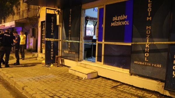 İzmir'de müzikholde cinayet!