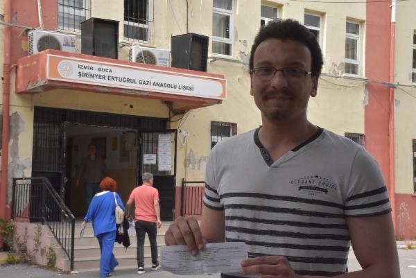 İzmir'de sona kalanlar koşarak sandığa geldi