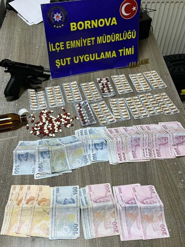 İzmir'de ŞUT'tan 4 ayrı baskında 3 tutuklama