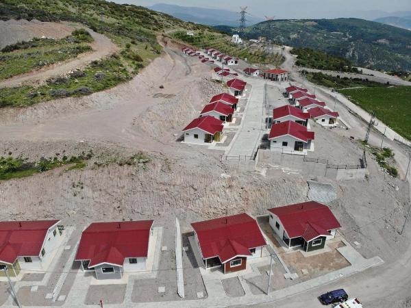 İzmir'deki heyelan mağdurlarının evleri teslim edildi