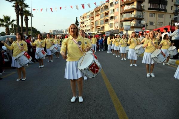 Kuşadası Ata'sı için yürüdü! Korteje yüzlerce kişi katıldı