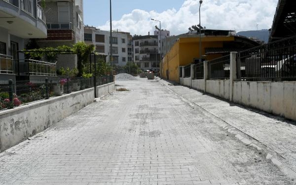 Kuşadası Belediyesi, Davutlar'da 15 sokak ve 5 caddeyi yeniliyor
