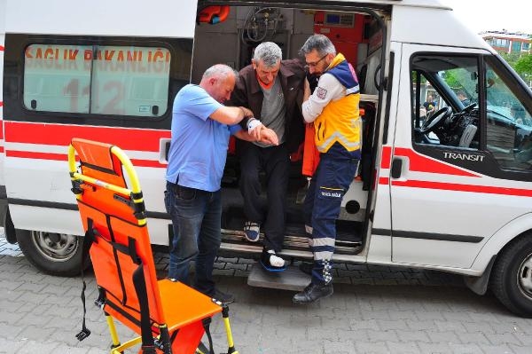 Manisa'da CHP ve MHP grup başkanvekilleri oylarını kullandı