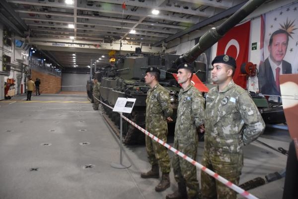 TCG Anadolu uçak gemisi İzmir'de