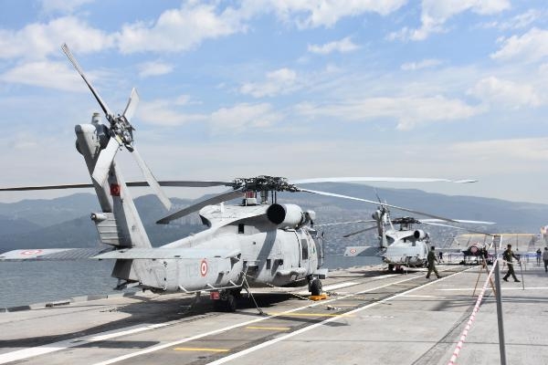 TCG Anadolu uçak gemisi İzmir'de