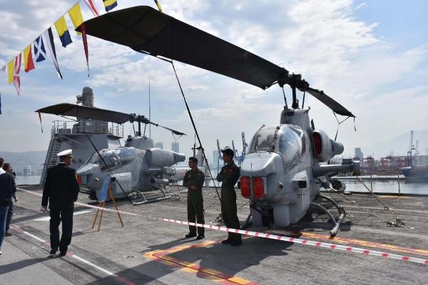 TCG Anadolu uçak gemisi İzmir'de
