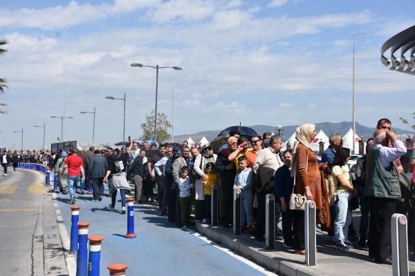 TCG Anadolu'ya İzmir'de büyük ilgi
