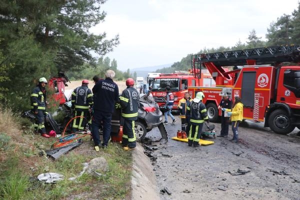 TIR yoldan çıktı: Anne-baba ve 2 çocuğu öldü