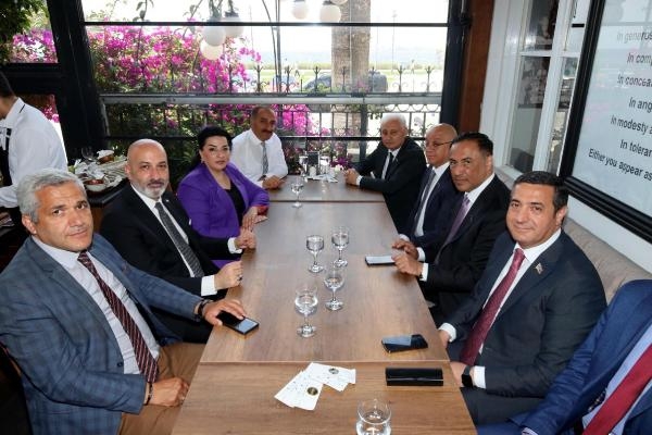 'Türkiye-Azerbaycan arasında dış ticaret 5 milyar dolara koşuyor'
