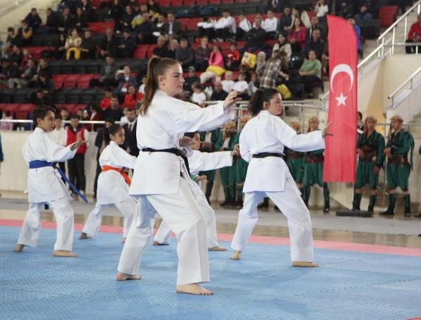 Uşak'ta 19 Mayıs'a renkli kutlama