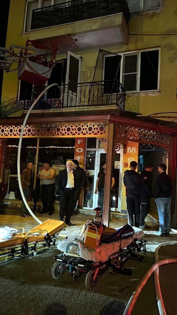 Yangında ölen baba ile kızı gözyaşlarıyla uğurlandı