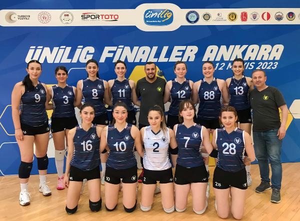 Yaşar Üniversitesi'nin sultanları namağlup şampiyon