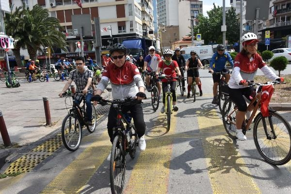 Yüzlerce bisikletli Atatürk için pedal çevirdi