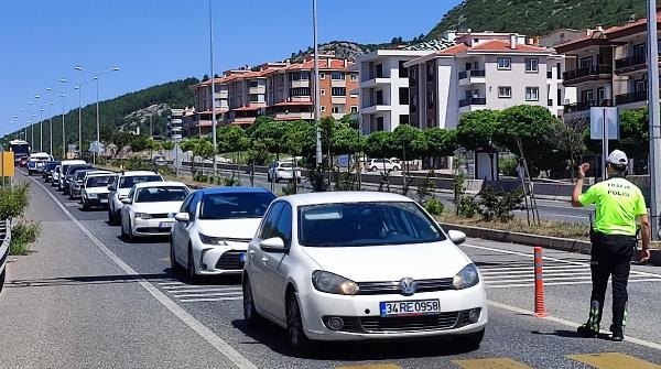 200 bin nüfuslu Bodrum'a 60 bin araç geldi