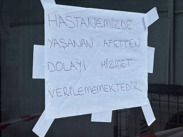 Akhisar'da yaşanan su baskınları sonrası temizlik çalışmaları sürüyor