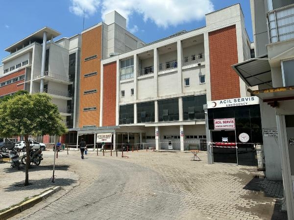 Akhisar'da yaşanan su baskınları sonrası temizlik çalışmaları sürüyor