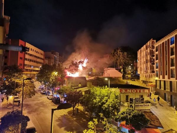 Atıkların depolandığı alanda yangın çıktı