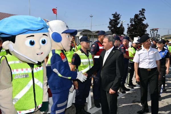 Balıkesir'de bayram trafiği yoğunluğu; 10 kilometrede bir denetim