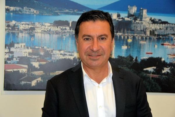 Bodrum'a 3,5 günde 75 bin araç girdi, havayolu firmaları ek sefer başlattı