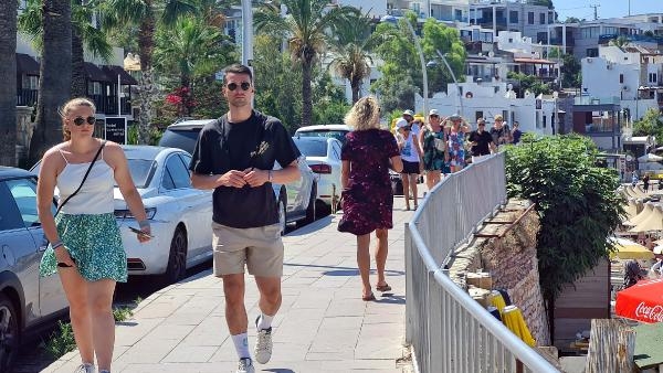 Bodrum'a denizden 2588 turist geldi