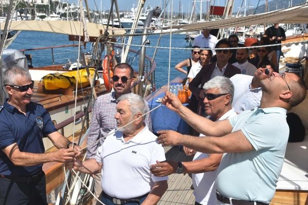 Bodrum'da okul gemisi 'Mavi Bayrak' aldı