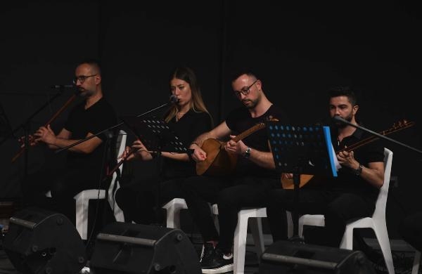 Bornova Belediyesi kursiyerleri türkülerle 'Yaza Merhaba' dedi