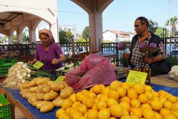 Çeşme Üretici Pazarı açıldı