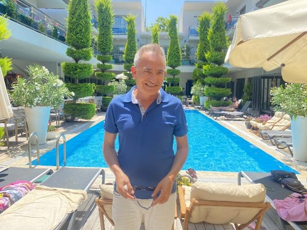 Çeşme Ilıca Plajı'nda iğne atsan yere düşmez