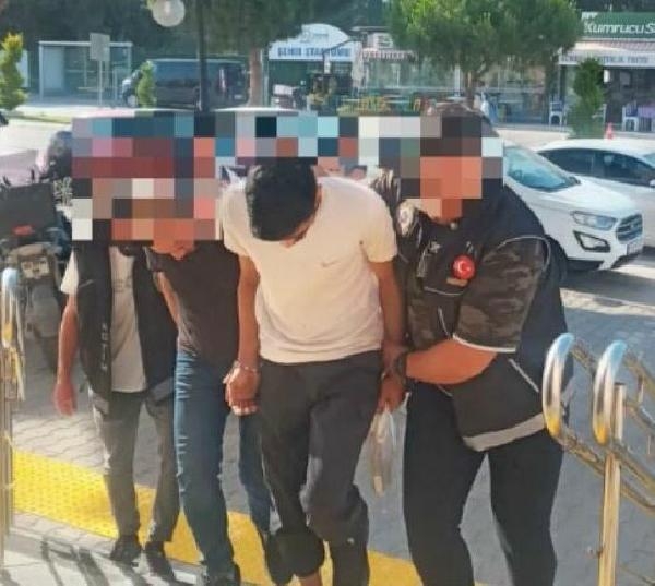 Çeşme'de uyuşturucu tacirleri yakalandı