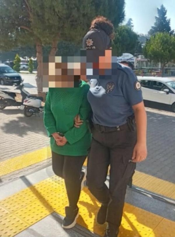 Çeşme'de uyuşturucu tacirleri yakalandı