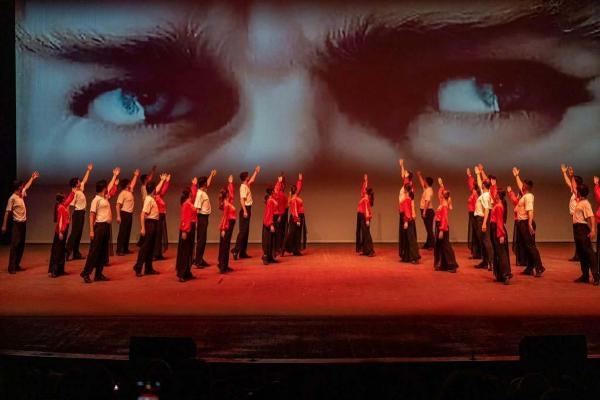 Cumhuriyet kazanımlarının 100 yılı dans gösterisiyle anlatılıyor