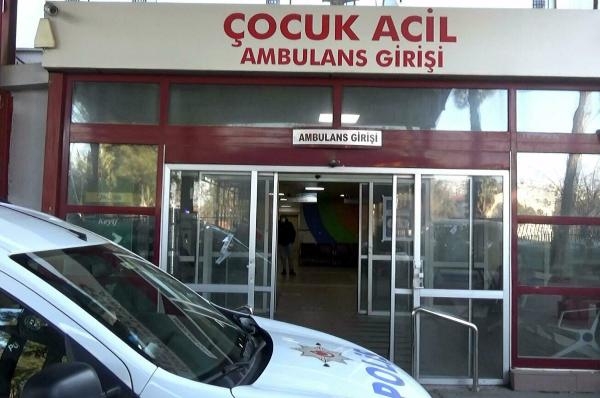 Doktora yumruk atıp, bıçak çeken sanığa indirim