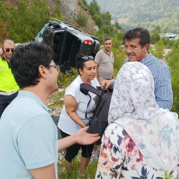 Eski Bakan Nihat Zeybekci kazada yaralandı