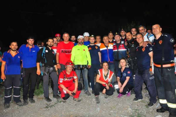 İple kanyona inerken düşen dağcı 11 saatte kurtarıldı