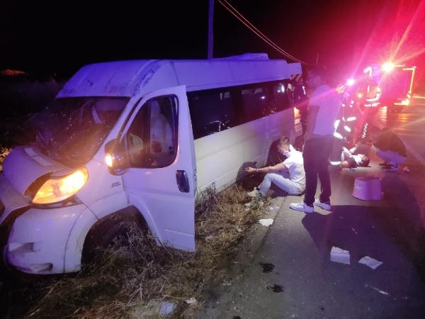İşçi servisi şarampole devrildi: 14 yaralı