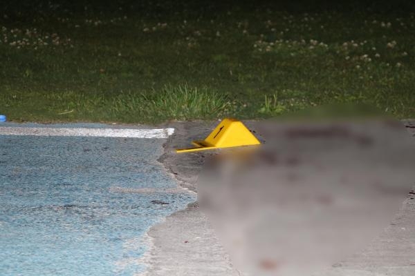 İzmir Kordon'da polise bıçaklı saldırı