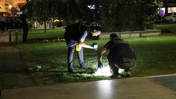 İzmir Kordon'da polise bıçaklı saldırı