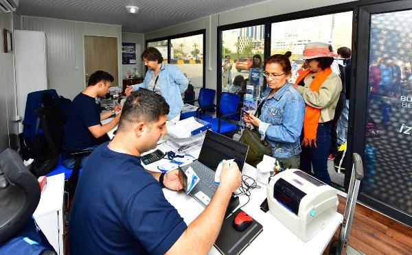 İzmir-Midilli hattında sezon açıldı! İlk gemi 267 yolcuyla hareket etti