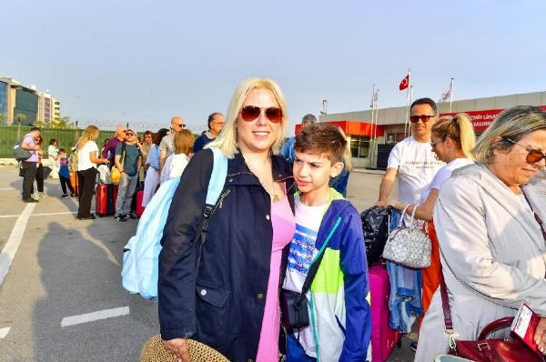 İzmir-Midilli hattında sezon açıldı! İlk gemi 267 yolcuyla hareket etti