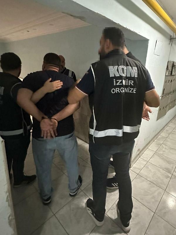 İzmir'de büyük çete operasyonu: 28 gözaltı