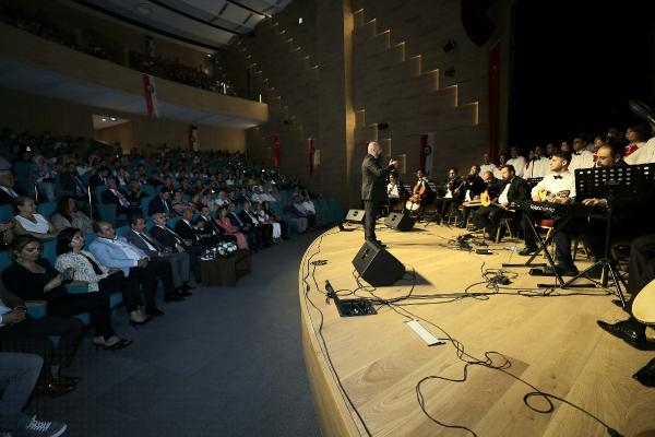 İzmir'de polis ve bekçiler konser verdi