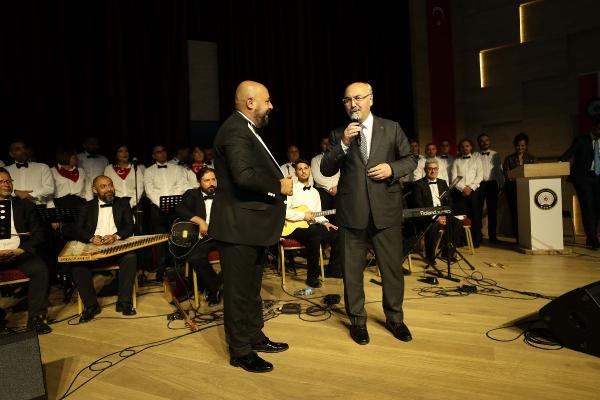 İzmir'de polis ve bekçiler konser verdi