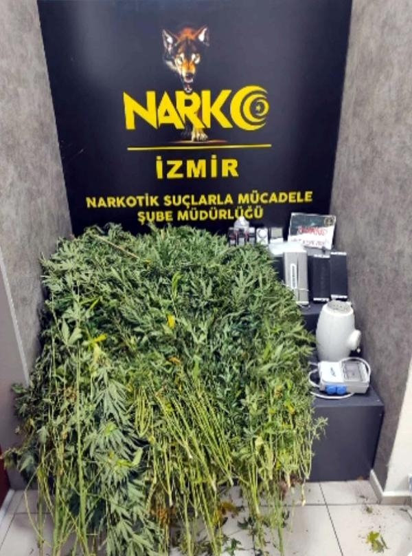 İzmir'de uyuşturucu operasyonları