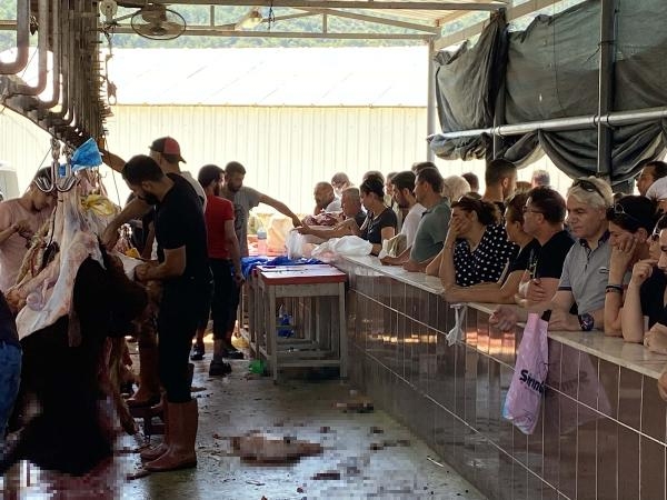 İzmir'deki kurban kesim noktalarında yoğunluk