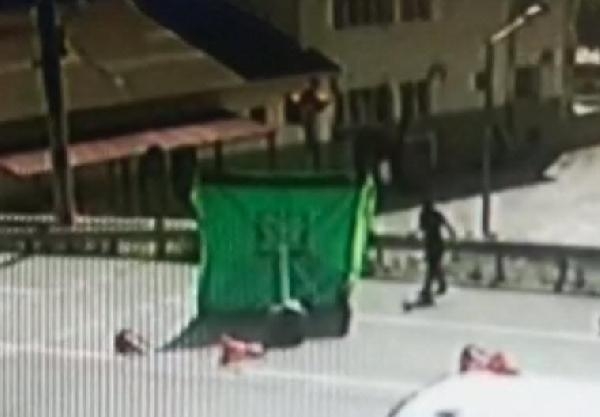 Kamyonet polis kontrol noktasına daldı