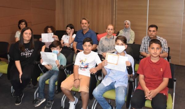Karaciğer nakilli çocuklar ikinci karnelerini doktorlarından aldı