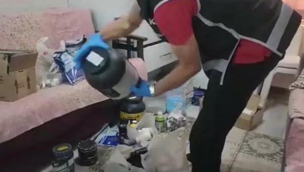 Kedi-köpek maması ambalajında sahte vücut geliştirme ilaçları ele geçirildi
